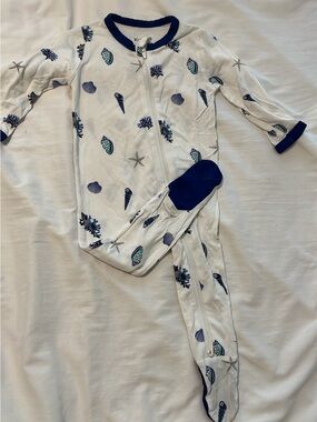 Kyte baby 3-6M  zippered footie seashell - GUC